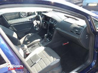 Volkswagen Golf 1.6 TDI Highline R-Line Automaat picture 15