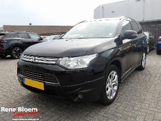 škoda osobní automobily Mitsubishi Outlander 2.0 PHEV Instyle 2013/11