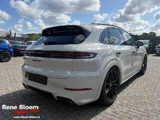 Vaurioauto  passenger cars Porsche Cayenne 3.0 S E-Hybrid 520pk Full Option 2025/3