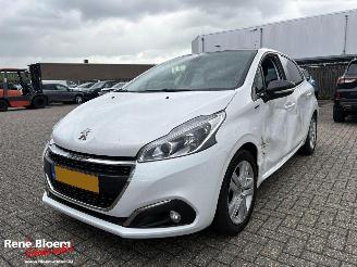 Vaurioauto  passenger cars Peugeot 208 1.2 PureTech Signature 5drs 2019/1