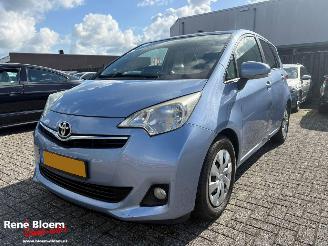 damaged passenger cars Toyota Verso S 1.3 VVT-i Aspiration Aut Navi 2012/1