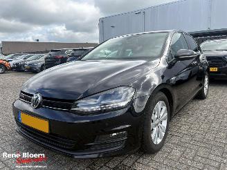 krockskadad bil auto Volkswagen Golf 1.6 TDI Highline 5drs Bluemotion 110pk 2014/5