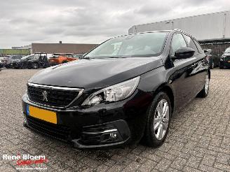 skadebil auto Peugeot 308 1.2 Puretech Executive 2019/1
