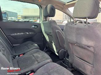 Peugeot 5008 1.6 e-HDi Executive 7p picture 11