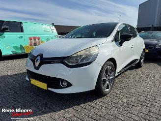 skadebil auto Renault Clio 1.5 dCi ECO Night & Day 2015/8