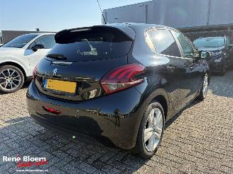 krockskadad bil auto Peugeot 208 1.2 Puret6ech Signature 5drs Airco 2019/6
