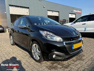 Peugeot 208 1.2 Puret6ech Signature 5drs Airco picture 2