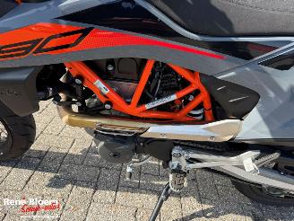 KTM 690 SMC R picture 16