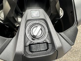 Honda  ADV 350A 29pk Matgrijs - keyless - handvat verwarming - abs - slechts 5284km gelopen - lichte krassen picture 17