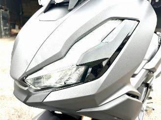 Honda  ADV 350A 29pk Matgrijs - keyless - handvat verwarming - abs - slechts 5284km gelopen - lichte krassen picture 23