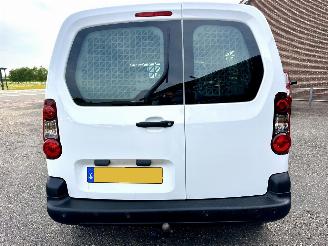 Citroën Berlingo Gereserveerd 1.6 BlueHDI 99pk aut + f1 100 Club Eco S&S - airco - cruise - standkachel - pdc - trekh - klapdeuren - schuifdeur picture 6