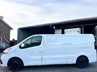 Unfall Kfz Van Renault Trafic 1.6 dCi 90pk 6-bak T29 L2/H1 Comfort - nap - 3.pers - navi - airco - cruise - aux - usb - privacy glass - facelift 2016/1