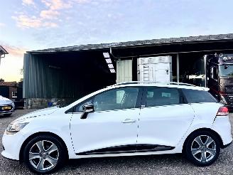 Coche accidentado Renault Clio Estate 1.5 dCi 90pk Eco Night&Day - nap - navi - camera - nw distr.riem bij 286dkm - 4x nw michelin 2014/10