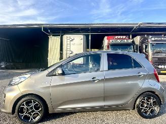 Damaged car Kia Picanto 1.0 CVVT 69pk First Edition 5drs - 40dkm nap 2015/8