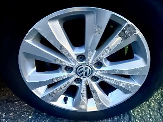 Volkswagen Touran VAN 1.6 TDI 105pk 7-Traps dsg aut Comf - nap - clima - cruise - trekh - lmv - privacy glass - luxe uitvoering picture 47