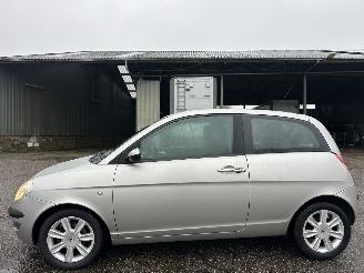 Schadeauto Lancia Ypsilon 1.2-16V 80pk Argento 2005/1