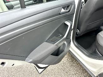 Volkswagen T-Roc 1.5 TSI 150pk 7-Traps aut Life - 7dkm nap - navi - cam - virtual - front + line + park assist - keyless picture 47