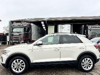 Unfallwagen Volkswagen T-Roc 1.5 TSI Life Edition 2024/1