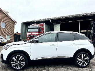 uszkodzony samochody osobowe Peugeot 3008 1.2 Turbo 131pk 6-bak Premium 2019/3