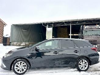 Voiture accidenté Toyota Auris Touring Sports 1.8 Hybrid 123pk aut Executive - pano - nap - 2017/6