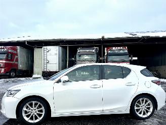skadebil auto Lexus Ct 200h Hybrid 123pk aut Luxury Line - nap - nav - leer - camera - memory - xenon - pdc v+a - keyless 2012/1