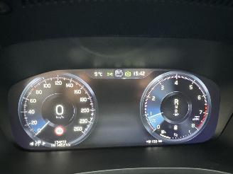 Volvo V-60 2.0 B4 R-Design picture 22