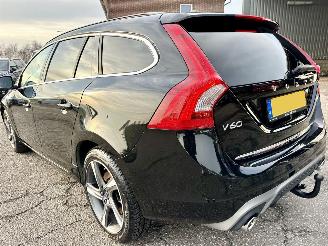 Volvo V-60 2.4 D5 Hybrid aut AWD R-Design - schuifdak - leer - nav - cam - front + line + side assist - harman/kardon picture 7