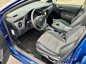 Toyota Auris Touring Sports gereserveerd 1.8 Hybrid 123pk aut pano - nap - navi - camera - keyless - front + park + line assist - pdc v+a picture 21