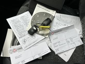 Toyota Auris Touring Sports gereserveerd 1.8 Hybrid 123pk aut pano - nap - navi - camera - keyless - front + park + line assist - pdc v+a picture 15