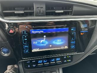 Toyota Auris Touring Sports gereserveerd 1.8 Hybrid 123pk aut pano - nap - navi - camera - keyless - front + park + line assist - pdc v+a picture 33