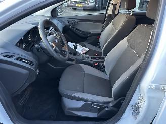 Ford Focus Gereserveerd 1.0T Ecoboost 101pk Edition 5drs - 64dkm - airco - 51.360km distr.riem + waterpomp vernieuwd in 5/2025 picture 38