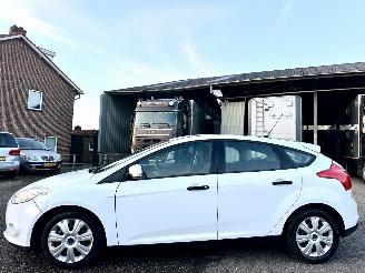 skadebil auto Ford Focus 1.0 Ecoboost 101pk Edition 5drs - 64dkm - airco - 51.360km distr.riem + waterpomp vernieuwd in 5/2025 2014/8
