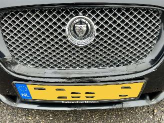 Jaguar XF 3.0 V6 238pk aut + f1 Prem Luxury - schuifdak - leer - nav - cam - elektr rollo - B&W - stoelvent - stuurverw picture 16
