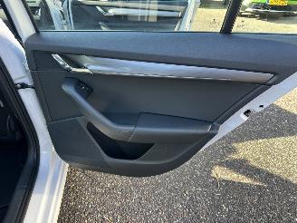 Skoda Octavia Gereserveerd 1.5 TSI 150pk 7-Traps aut Greentech Style - nap - navi - carplay - keyless entry - pdc v+a + park assist picture 60