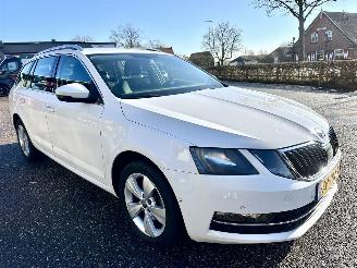 Skoda Octavia Gereserveerd 1.5 TSI 150pk 7-Traps aut Greentech Style - nap - navi - carplay - keyless entry - pdc v+a + park assist picture 4