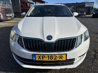 Skoda Octavia Gereserveerd 1.5 TSI 150pk 7-Traps aut Greentech Style - nap - navi - carplay - keyless entry - pdc v+a + park assist picture 3