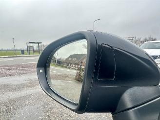 Volkswagen Passat gereserveerd 2.0 Bi-TDI 4Motion 239pk aut R-Line - pano - 360cam - massage - leer - virtual - keyless - front + line + side assist picture 40