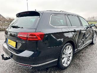 Volkswagen Passat gereserveerd 2.0 Bi-TDI 4Motion 239pk aut R-Line - pano - 360cam - massage - leer - virtual - keyless - front + line + side assist picture 5