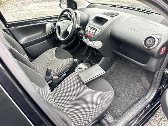 Toyota Aygo 1.0 VVT-i 68pk aut + f1 Aspiration - nap - airco - facelift - led - bleutooth - elektr ramen - slechts 75dkm picture 20