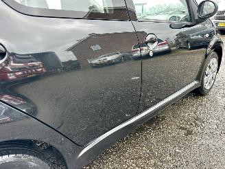 Toyota Aygo 1.0 VVT-i 68pk aut + f1 Aspiration - nap - airco - facelift - led - bleutooth - elektr ramen - slechts 75dkm picture 58