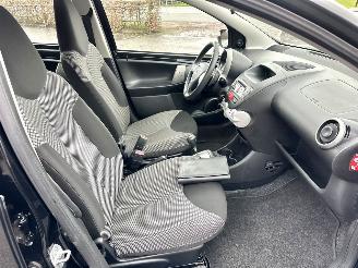 Toyota Aygo 1.0 VVT-i 68pk aut + f1 Aspiration - nap - airco - facelift - led - bleutooth - elektr ramen - slechts 75dkm picture 29