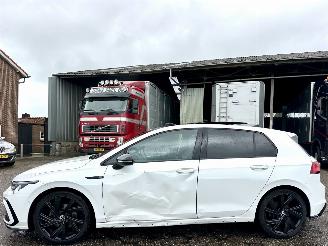 uszkodzony samochody osobowe Volkswagen Golf 1.5 eTSI R-Line 2022/2
