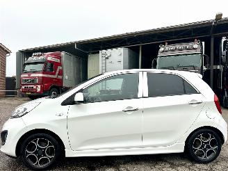 Auto incidentate Kia Picanto 1.0 CVVT 69pk World Cup Ed 5drs - nap - airco - led - aux - usb - elektr pakket - lmv - privacy glass 2014/7