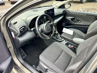 Toyota Yaris 1.5 Hybrid 115 automaat First Edition - nap - facelift - navi - camera - keyless - front + line assist - rijdbaar picture 8