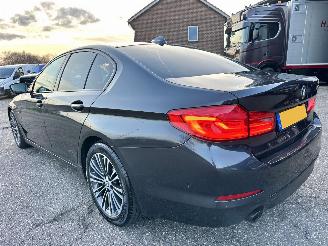 BMW 5-serie 530i 252pk aut + f1 High Exe Sportline sedan - head up - navi - camera - keyless - front + line + side assist picture 7