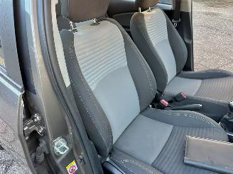 Toyota Yaris 1.0 VVT-i 69pk Comfort 5drs - nap - front + line assist - airco - bleutooth - aux - usb - stuurbediening picture 33