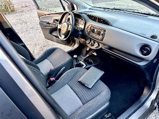 Toyota Yaris 1.0 VVT-i 69pk Comfort 5drs - nap - front + line assist - airco - bleutooth - aux - usb - stuurbediening picture 19