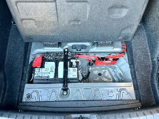 BMW 1-serie 120i 177pk 8-traps aut M-Sport - schuifdak - navi - pdc - keyless - alcantara - zwarte hemel - stoelverw picture 51