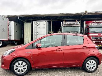 uszkodzony samochody osobowe Toyota Yaris 1.5 Full Hybrid Aspiration 2013/3