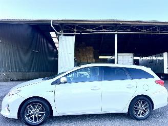 skadebil auto Toyota Auris Touring Sports 1.8 Hybrid 123pk aut - pano - nap - camera - navi - keyless start - parelmoer - privacy glass - org nl 2014/10
